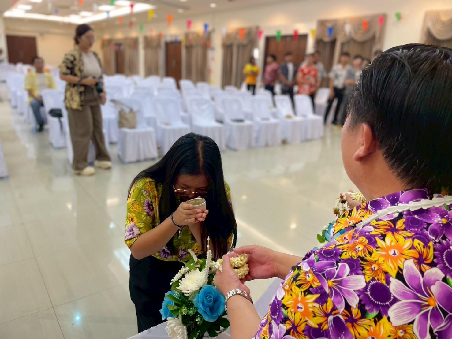 370. วันที่ 26 เมษายน 2568 สาขาการบริหารการศึกษา ได้จัดกิจกรรมรดน้ำดำหัวคณาจารย์ระดับบัณฑิตศึกษา ประจำสาขาการบริหารการศึกษา ณ ห้องประชุมครุร่มสัก 1 ชั้น 3 อาคารคณะครุศาสตร์